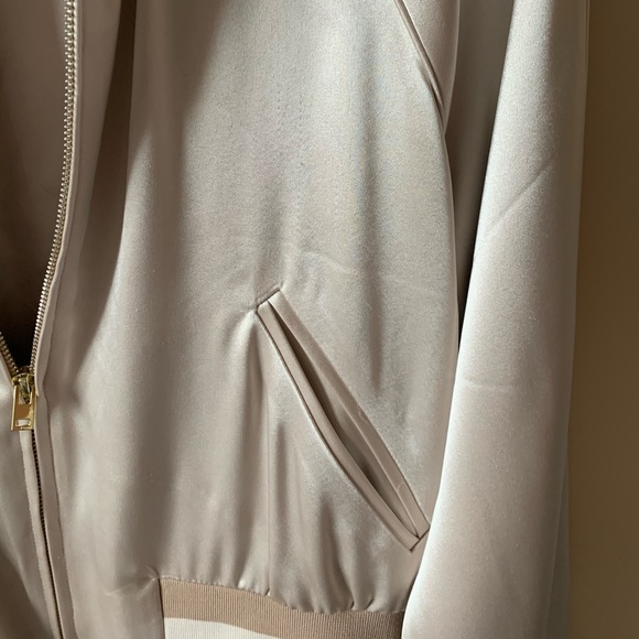 Aritzia little moon bomber jacket - Picture 6 of 6